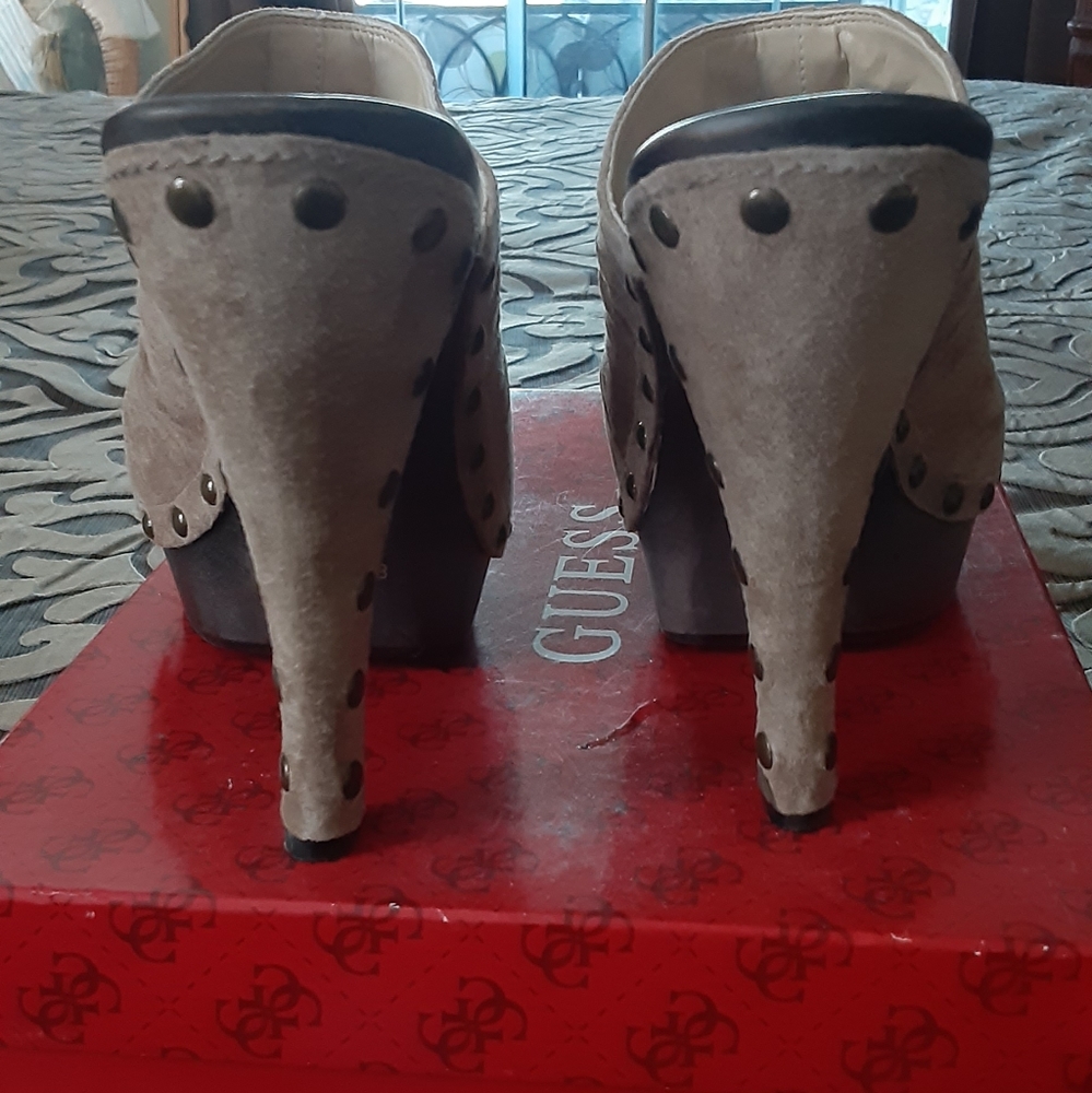 Guess Shoes - Picture 2 of 5